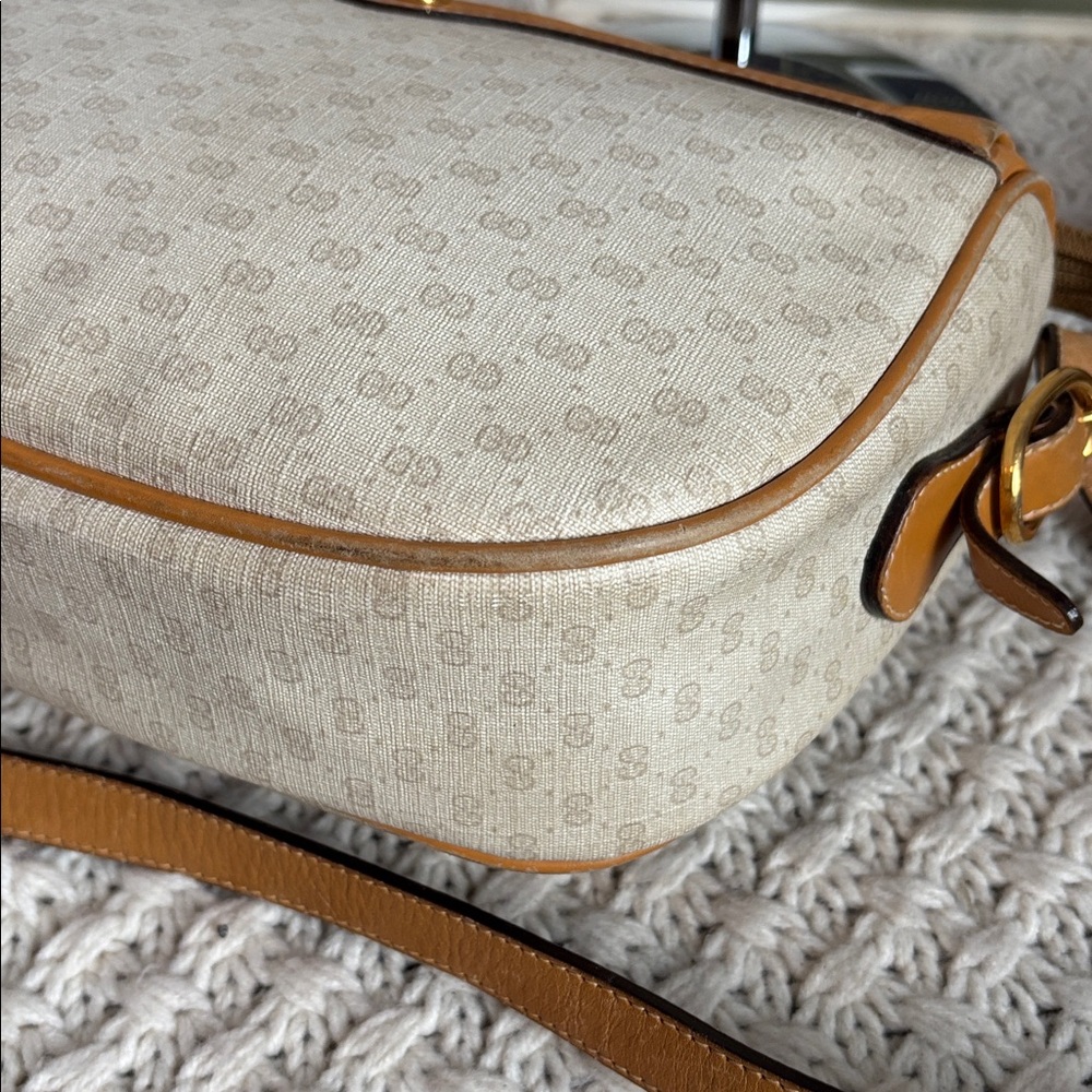 Authenticated Vintage Gucci Micro GG Bag - Picture 8 of 17